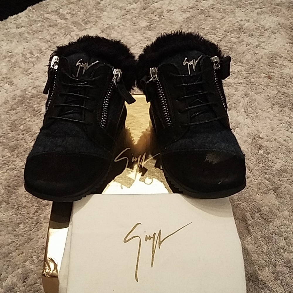 Giuseppe Zanotti Camoscio toddler sneaker on black